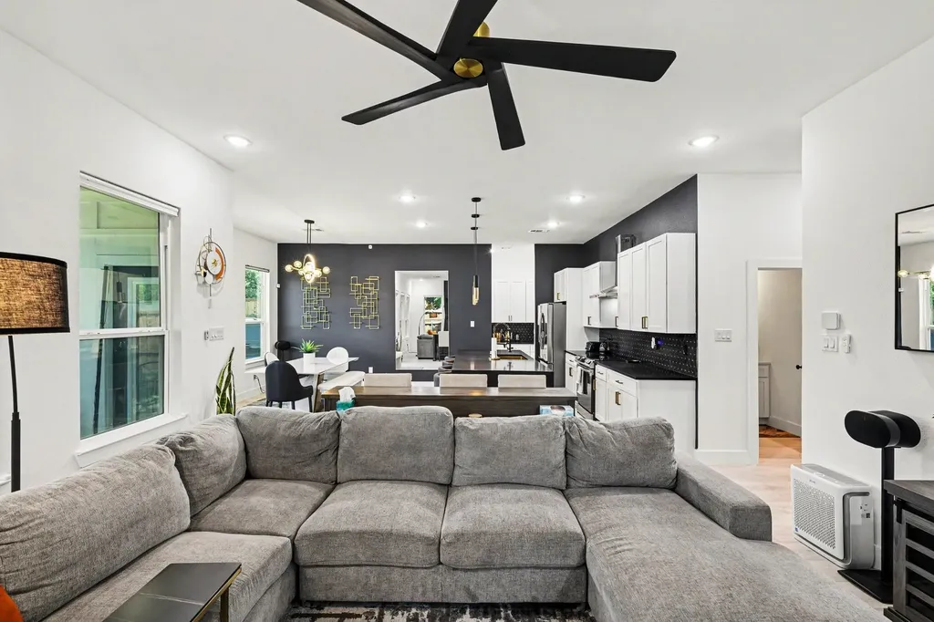2742 Marjorie Avenue Dallas TX 75216