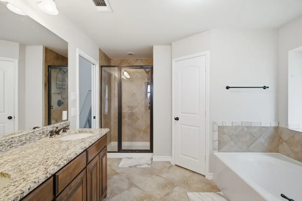 2013 Lindentree Drive Weatherford TX 76086