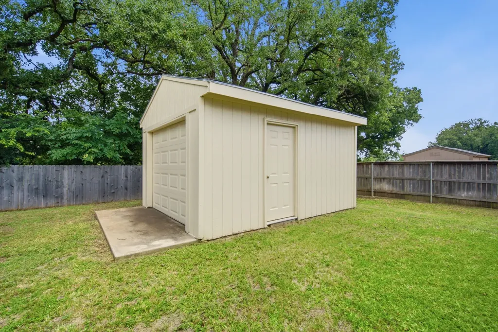 2013 Lindentree Drive Weatherford TX 76086