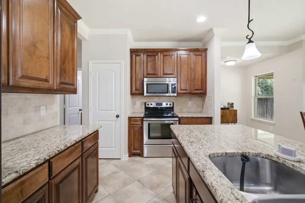 2013 Lindentree Drive Weatherford TX 76086