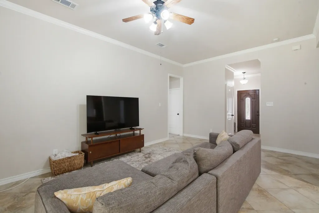 2013 Lindentree Drive Weatherford TX 76086