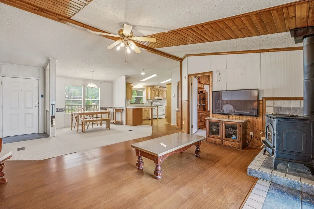 1645 N Lakeview Drive Palo Pinto TX 76484