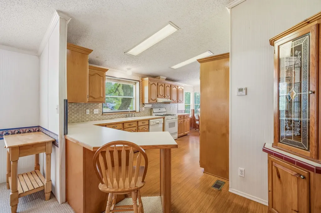 1645 N Lakeview Drive Palo Pinto TX 76484