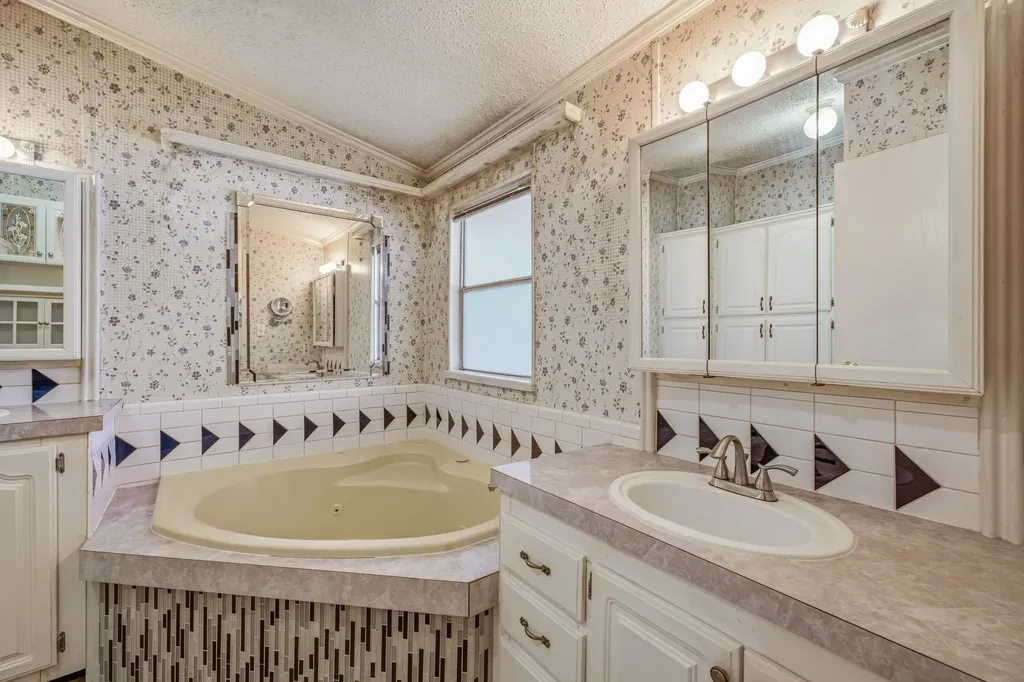 1645 N Lakeview Drive Palo Pinto TX 76484