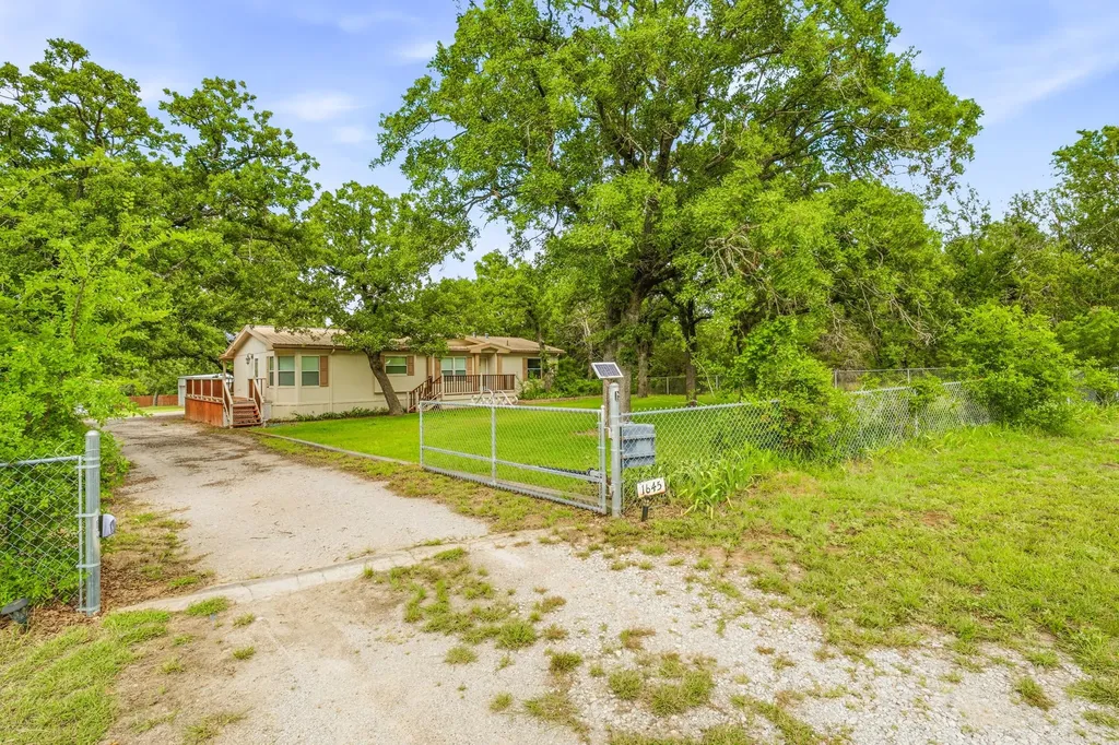 1645 N Lakeview Drive Palo Pinto TX 76484