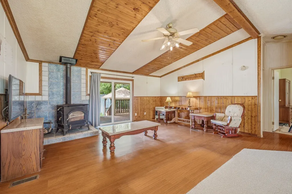 1645 N Lakeview Drive Palo Pinto TX 76484