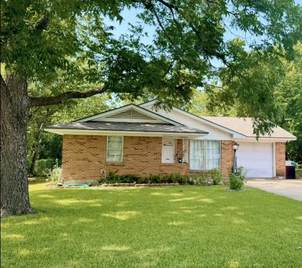 1112 Laguna Drive Denton TX 76209