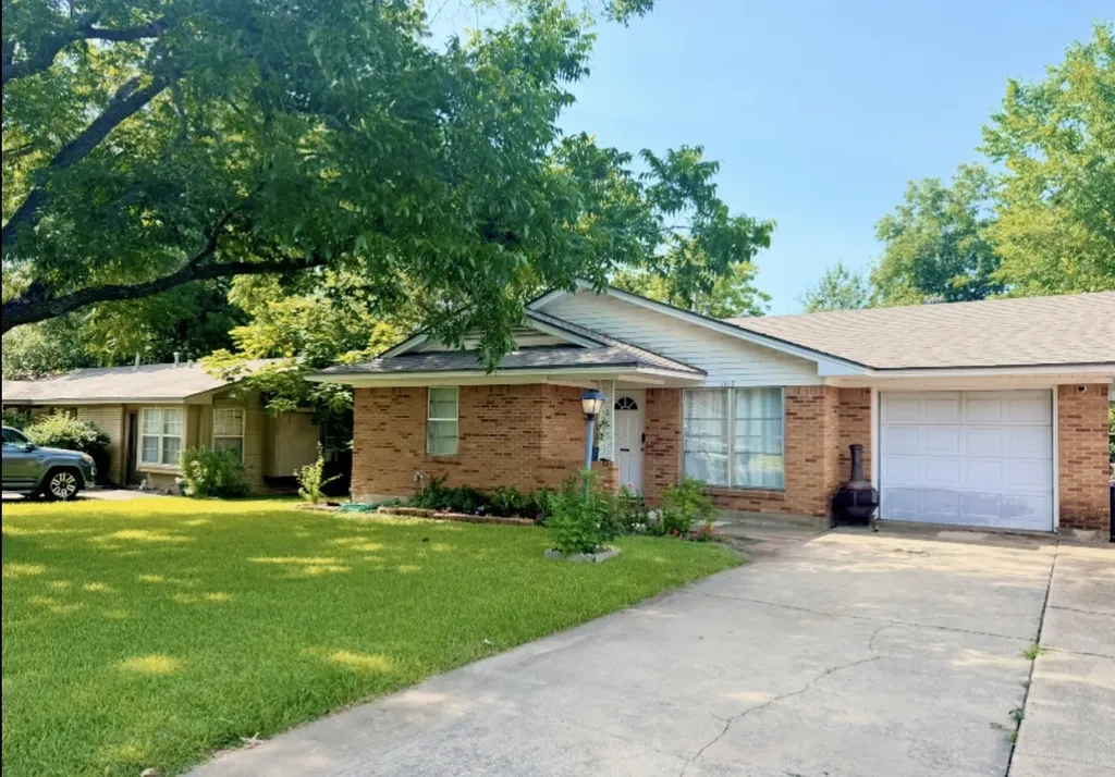 1112 Laguna Drive Denton TX 76209