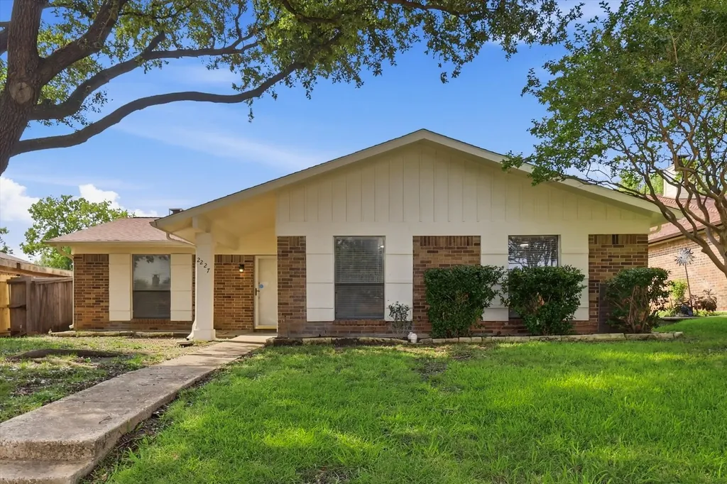 2227 Crockett Drive Carrollton TX 75006