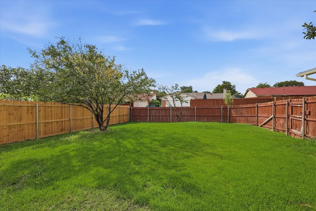 2227 Crockett Drive Carrollton TX 75006