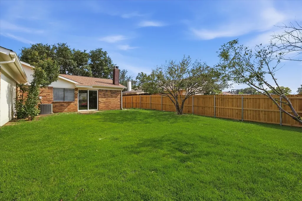 2227 Crockett Drive Carrollton TX 75006