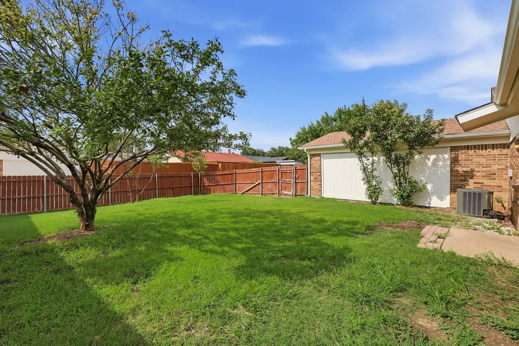 2227 Crockett Drive Carrollton TX 75006