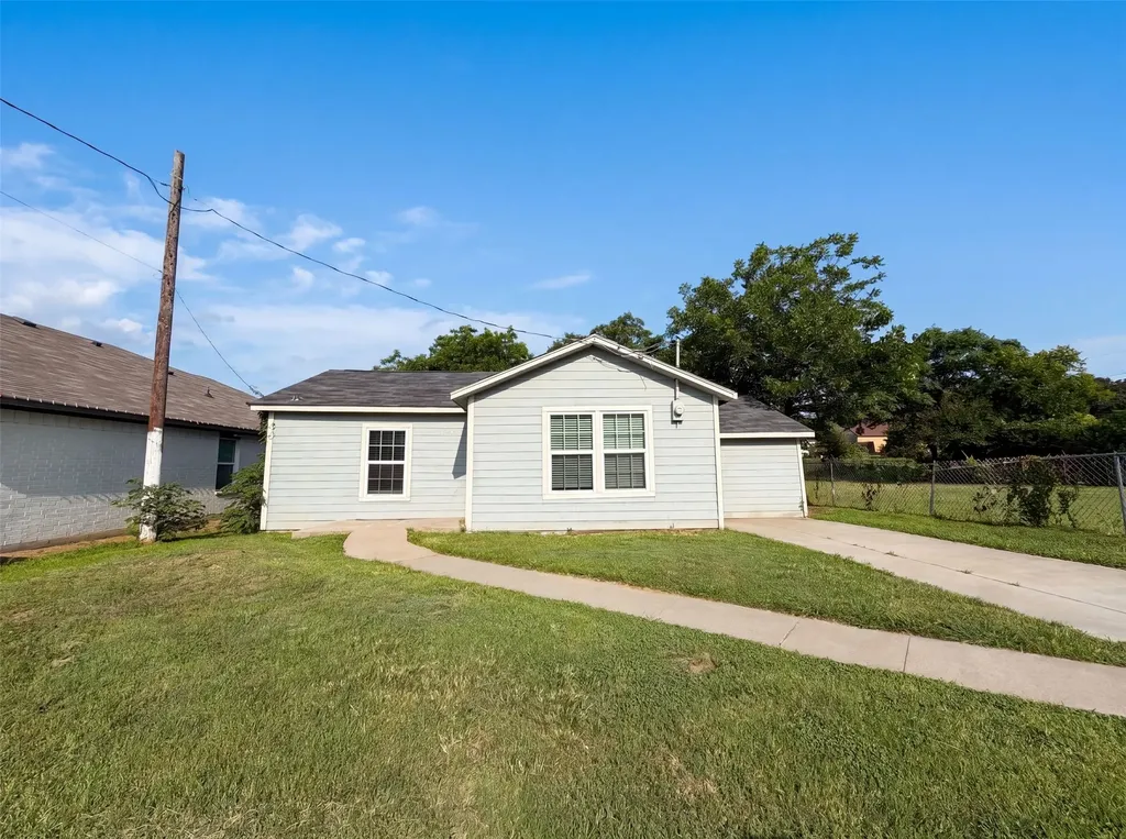 2008 Danner Street Fort Worth TX 76105
