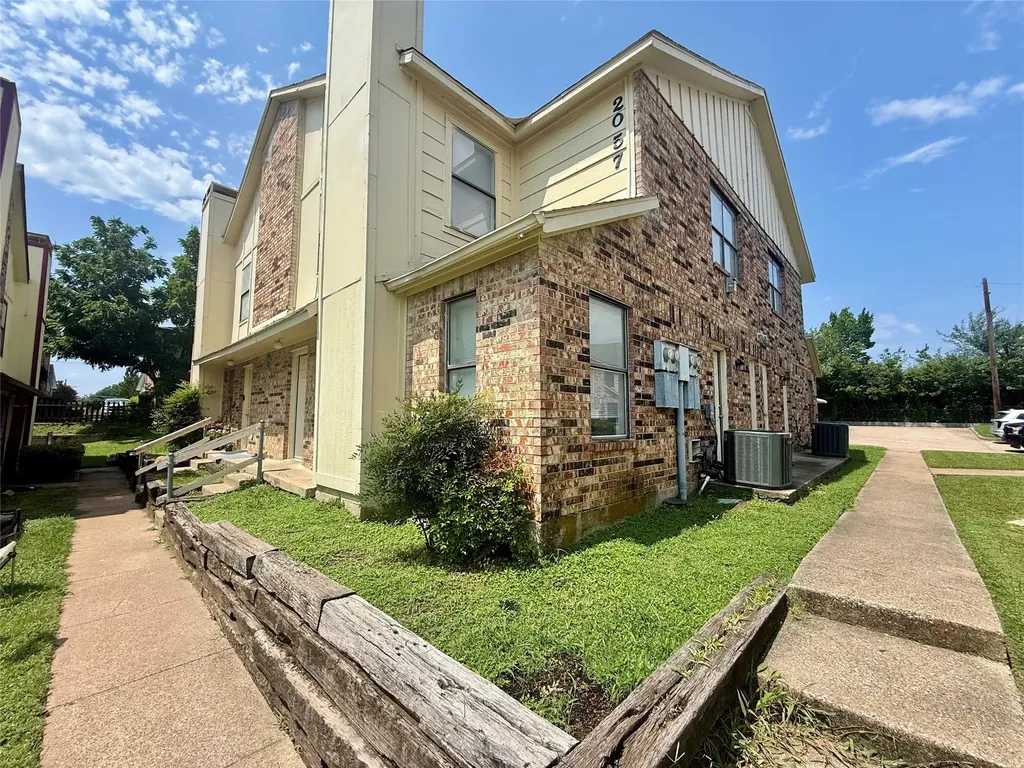 2057 W Walnut Street Garland TX 75042