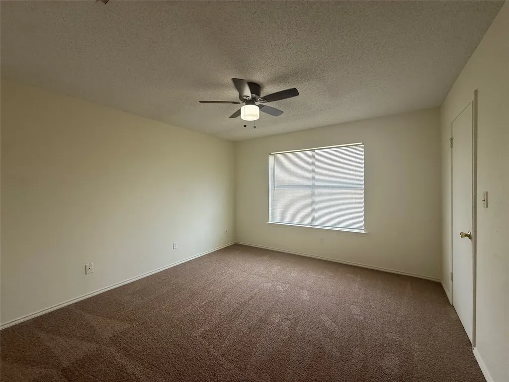 2057 W Walnut Street Garland TX 75042