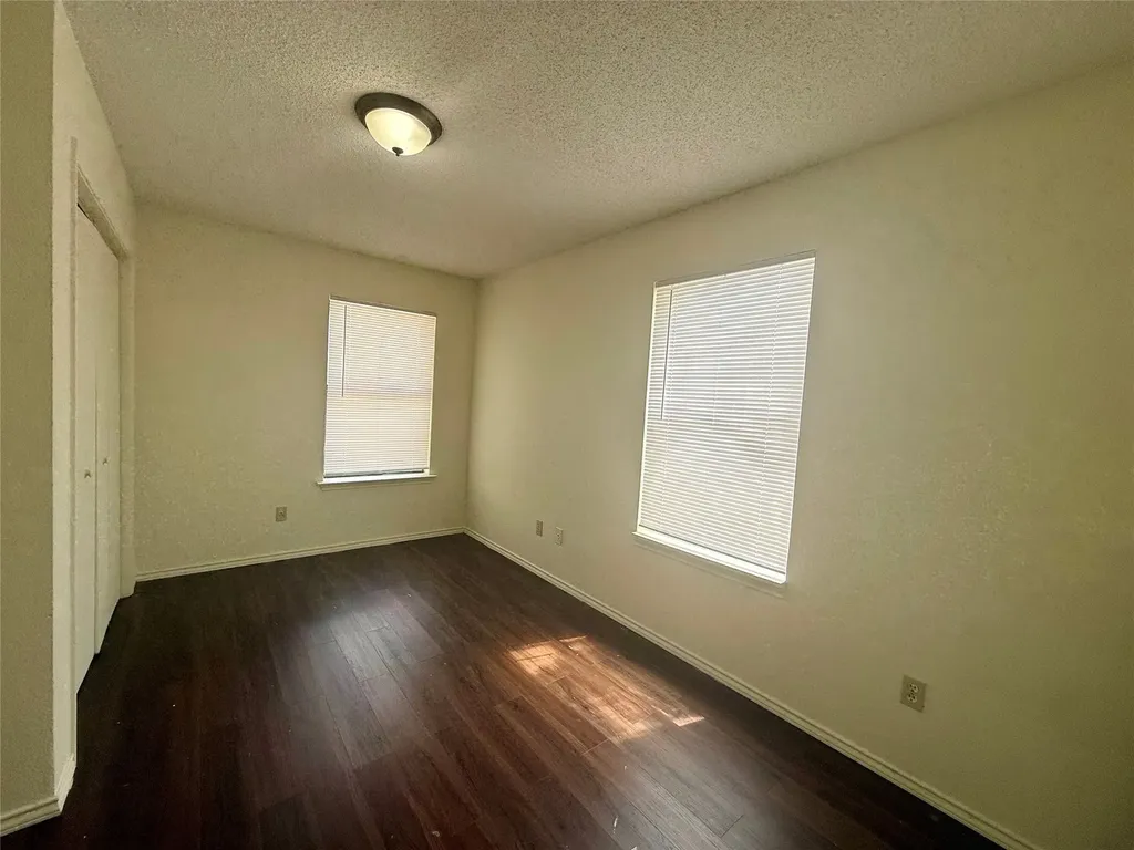 2057 W Walnut Street Garland TX 75042