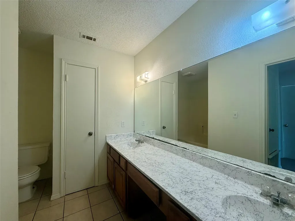 2057 W Walnut Street Garland TX 75042