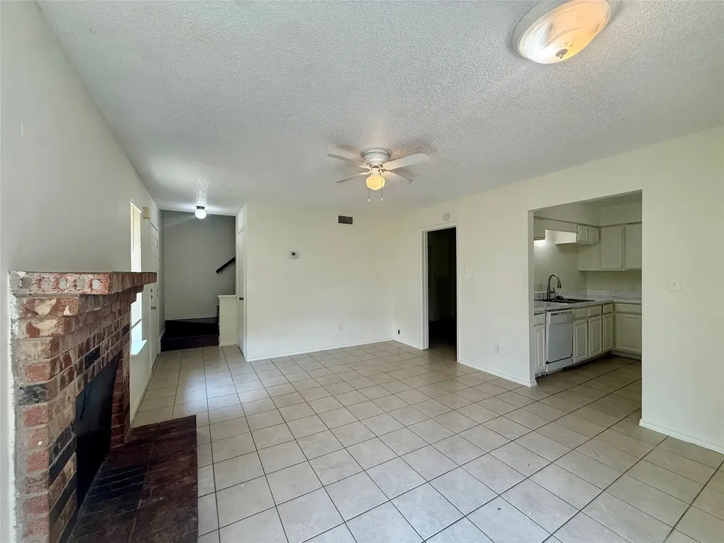 2057 W Walnut Street Garland TX 75042