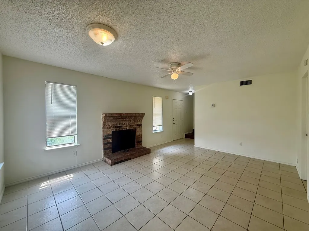 2057 W Walnut Street Garland TX 75042