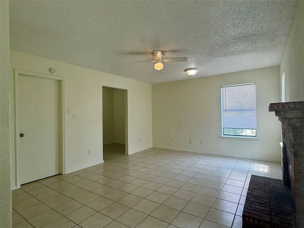 2057 W Walnut Street Garland TX 75042