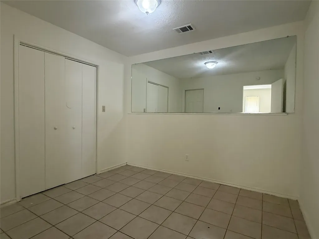2057 W Walnut Street Garland TX 75042