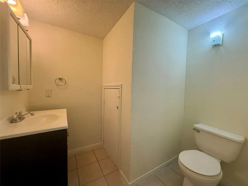 2057 W Walnut Street Garland TX 75042