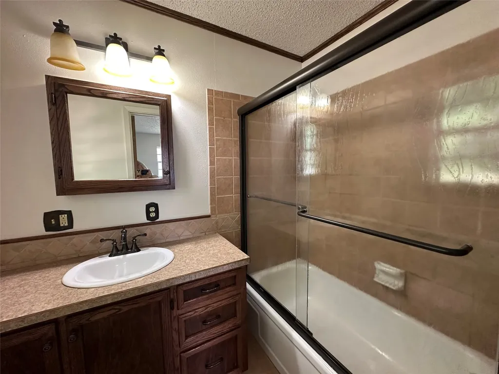 303 N Victor Street Comanche TX 76442