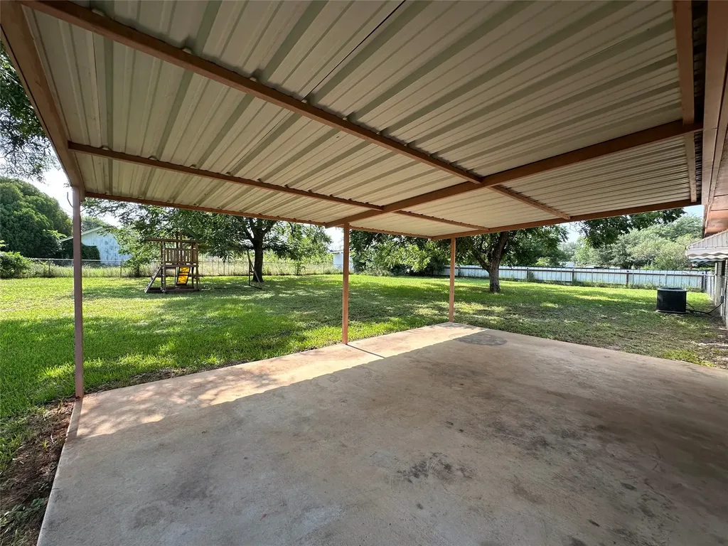 303 N Victor Street Comanche TX 76442