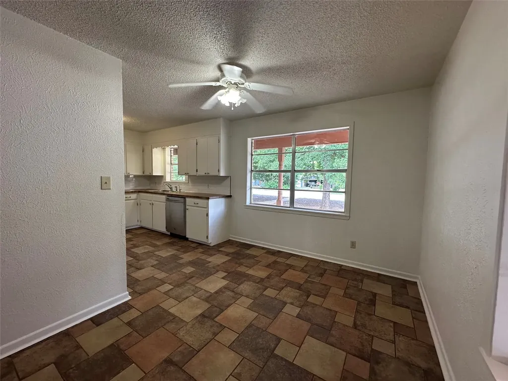 303 N Victor Street Comanche TX 76442