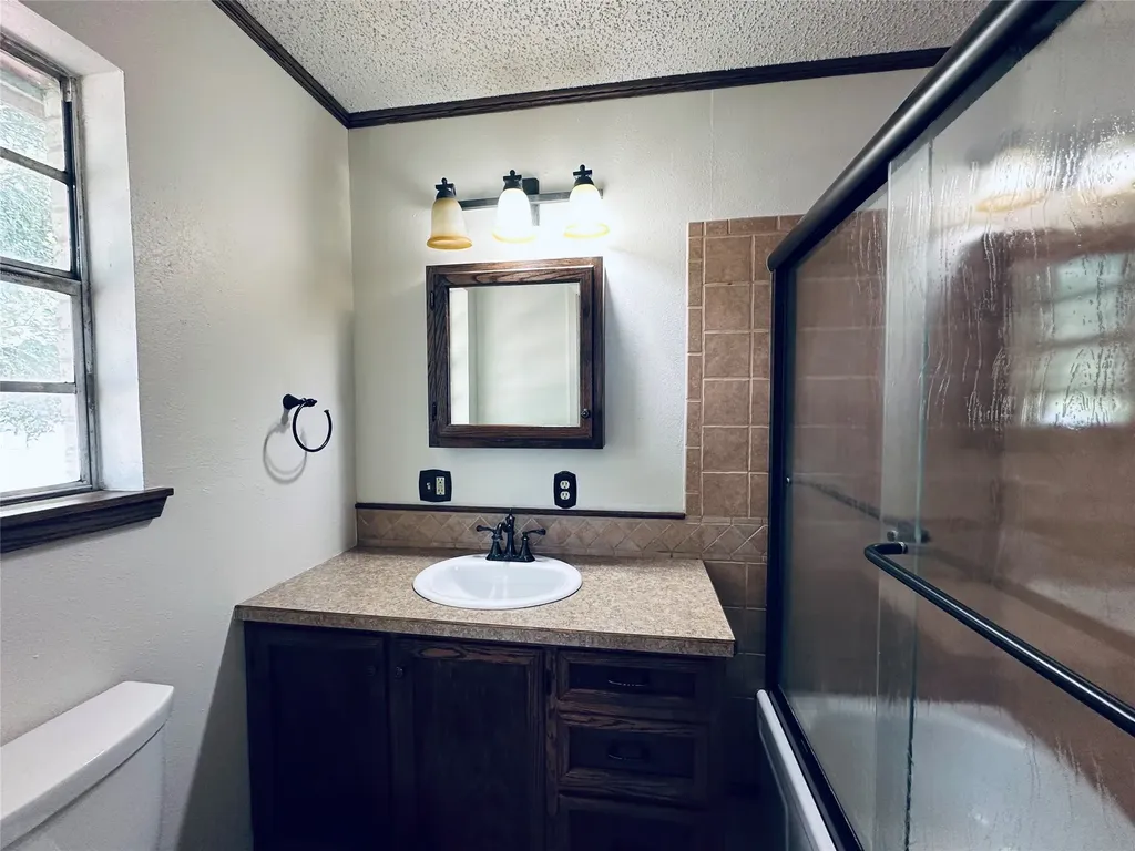303 N Victor Street Comanche TX 76442