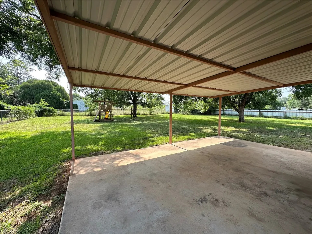 303 N Victor Street Comanche TX 76442