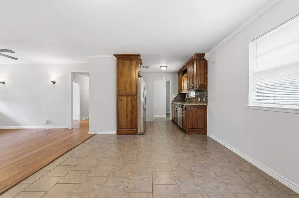 760 Oakwood Avenue Hurst TX 76053
