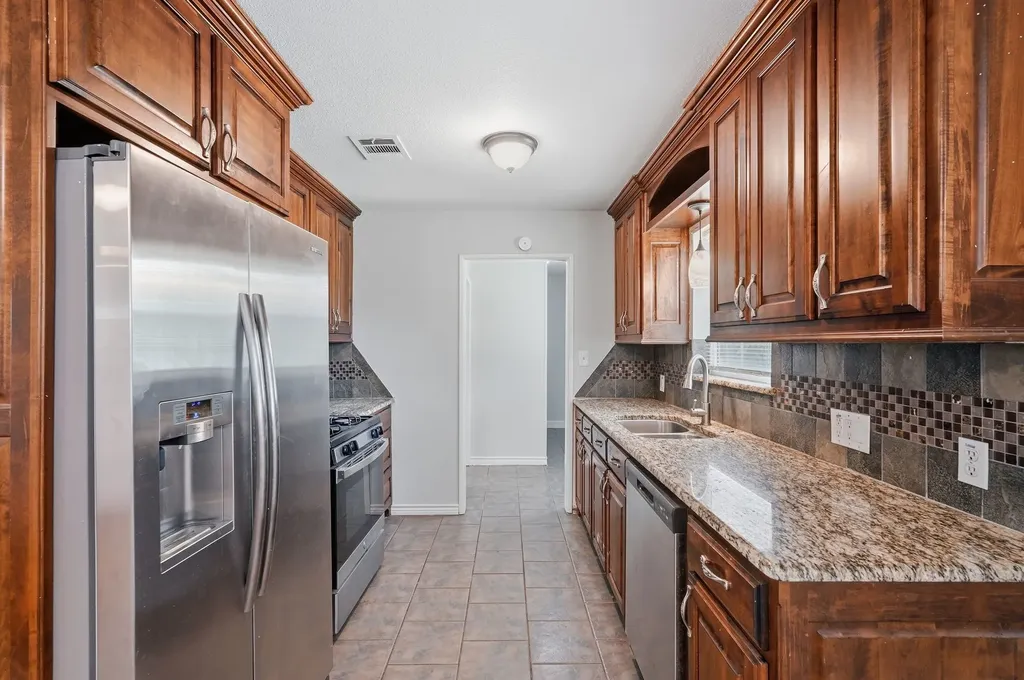 760 Oakwood Avenue Hurst TX 76053
