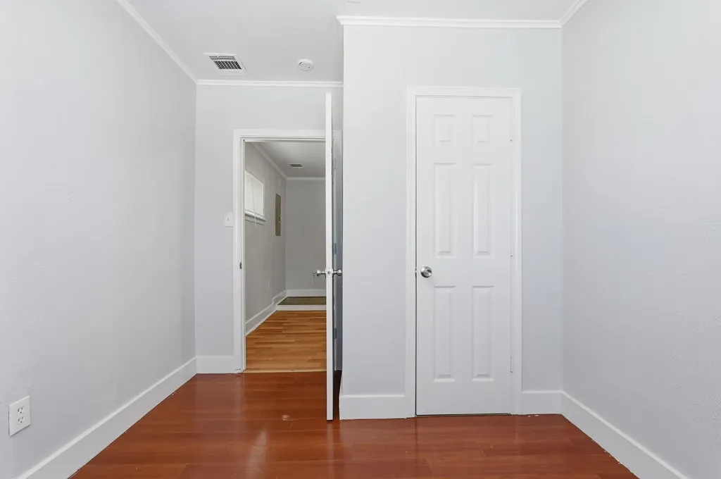760 Oakwood Avenue Hurst TX 76053