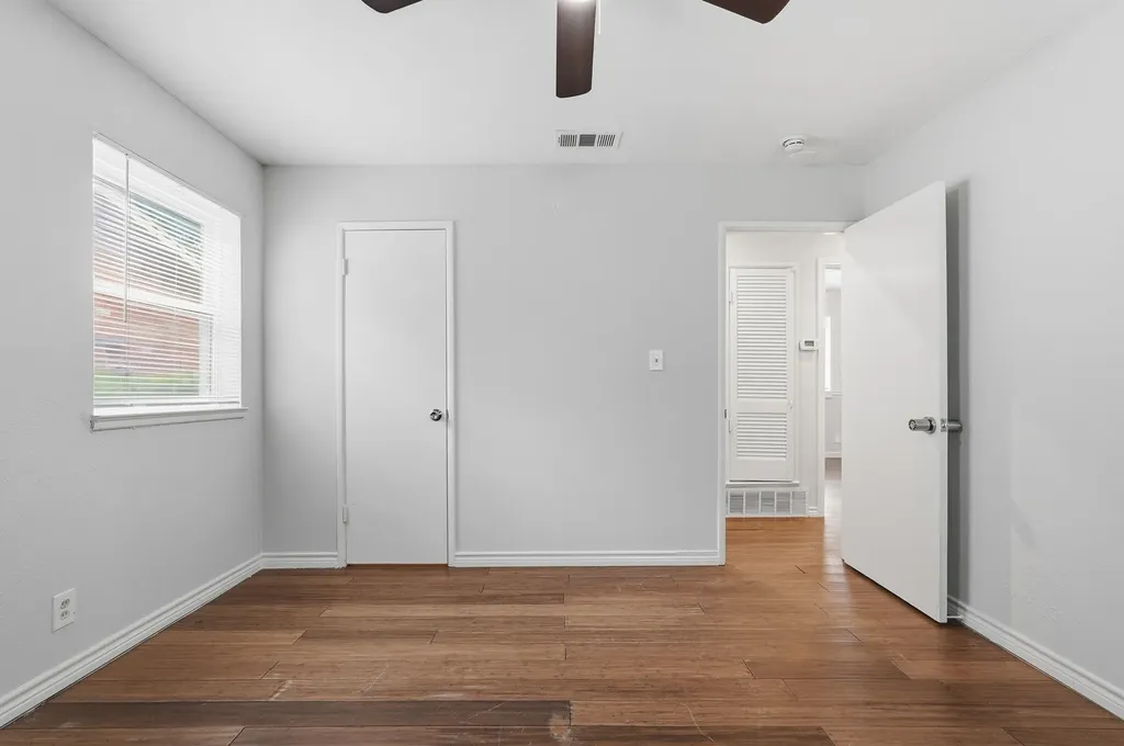 760 Oakwood Avenue Hurst TX 76053