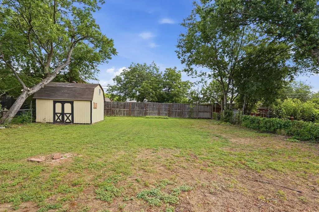 760 Oakwood Avenue Hurst TX 76053