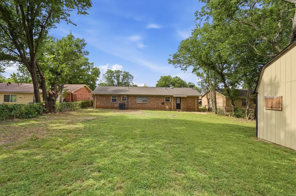760 Oakwood Avenue Hurst TX 76053