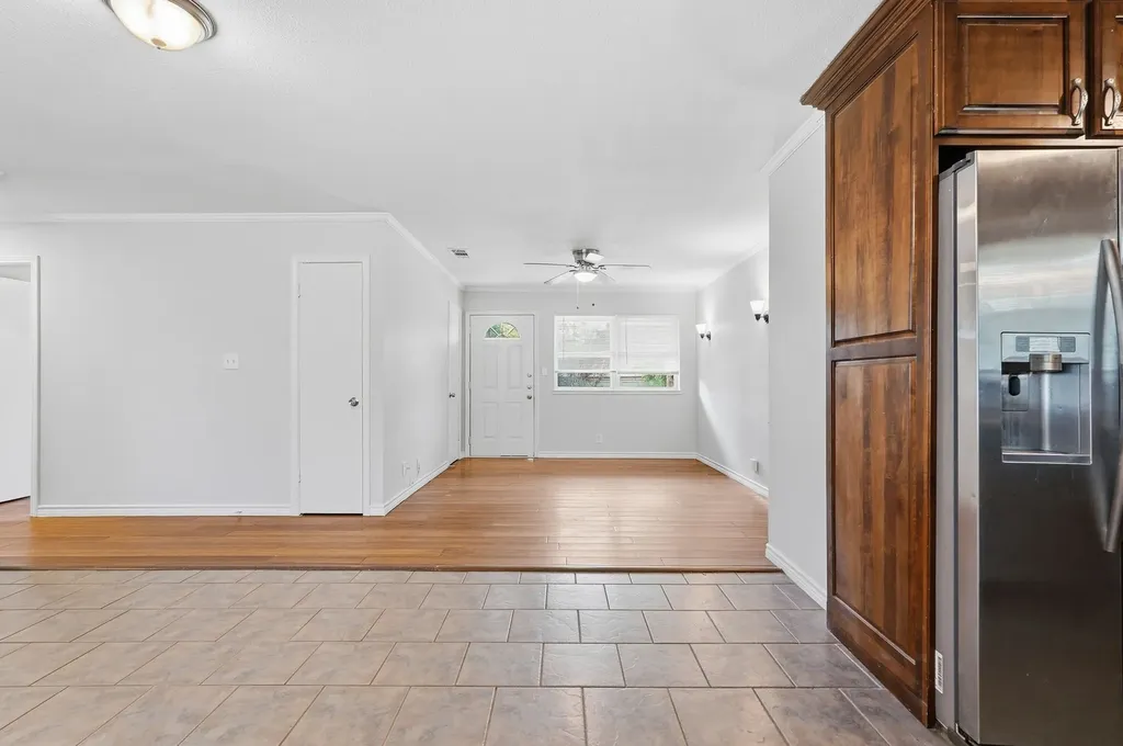 760 Oakwood Avenue Hurst TX 76053