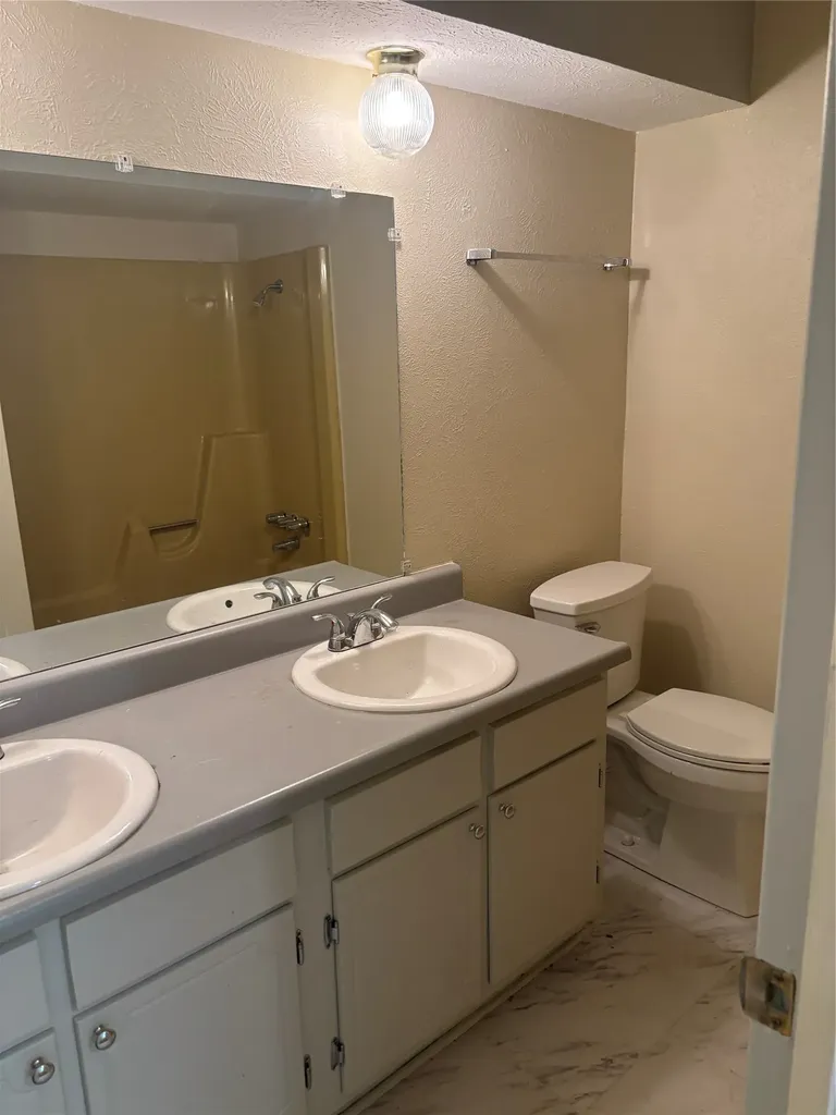 7456 E Northwest Highway Dallas TX 75231