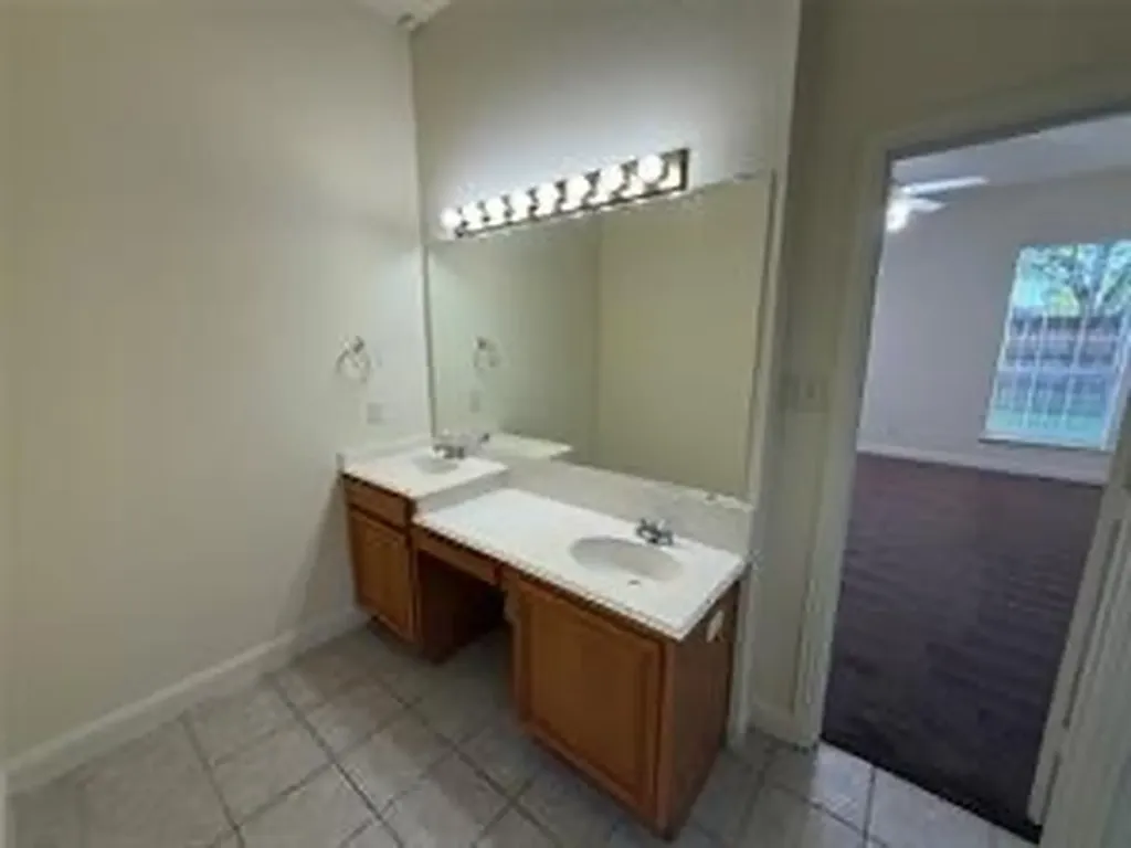 123 Hillcrest Drive Murphy TX 75094