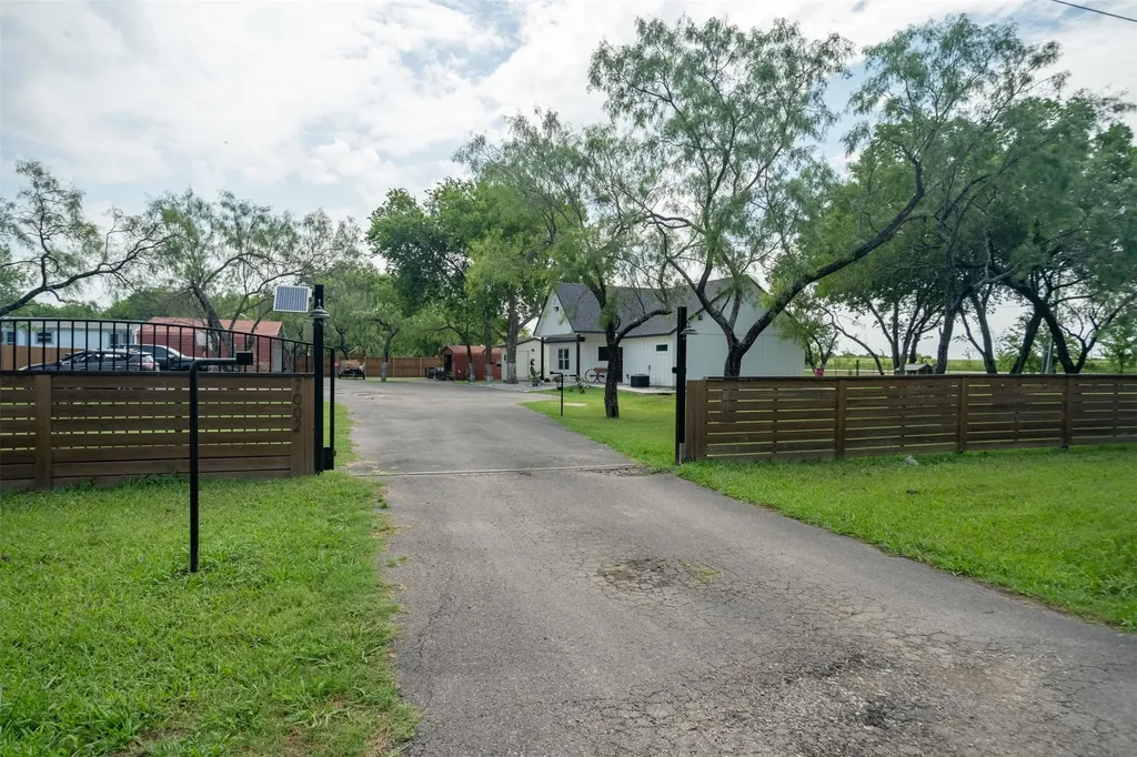7002 Fair Road Kaufman TX 75142