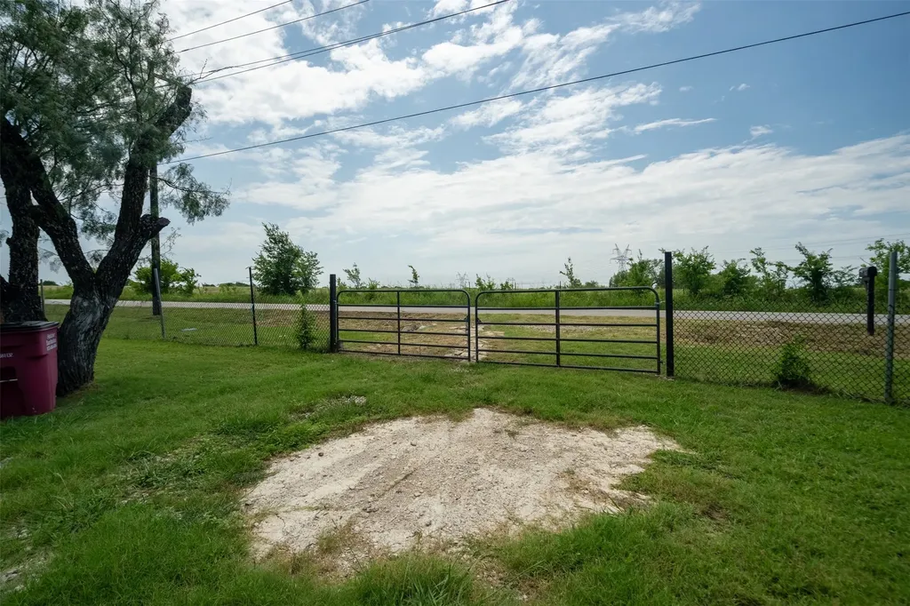 7002 Fair Road Kaufman TX 75142