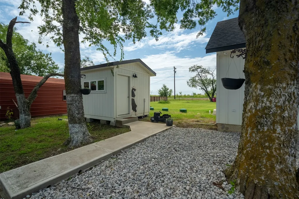 7002 Fair Road Kaufman TX 75142