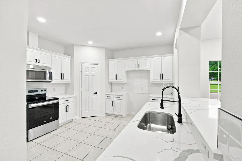 122 Clear Creek Drive Red Oak TX 75154