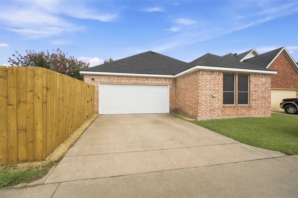 122 Clear Creek Drive Red Oak TX 75154