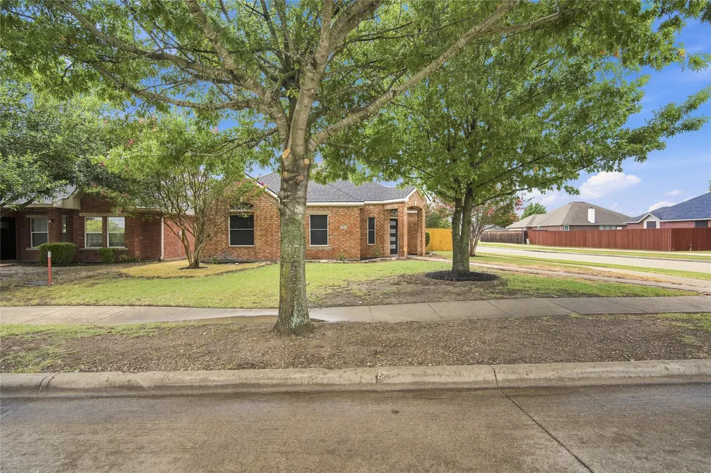122 Clear Creek Drive Red Oak TX 75154