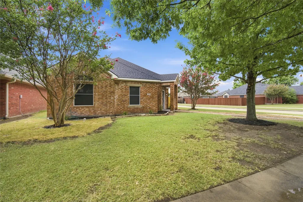 122 Clear Creek Drive Red Oak TX 75154