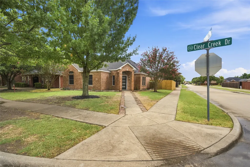 122 Clear Creek Drive Red Oak TX 75154