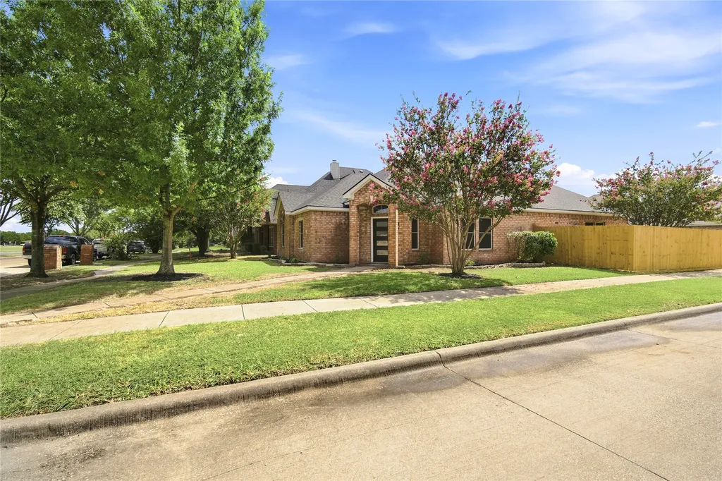 122 Clear Creek Drive Red Oak TX 75154