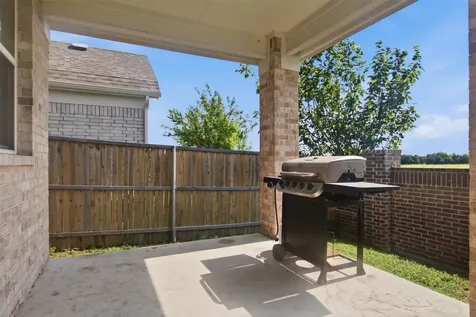 318 Gleneagles Drive Garland TX 75040